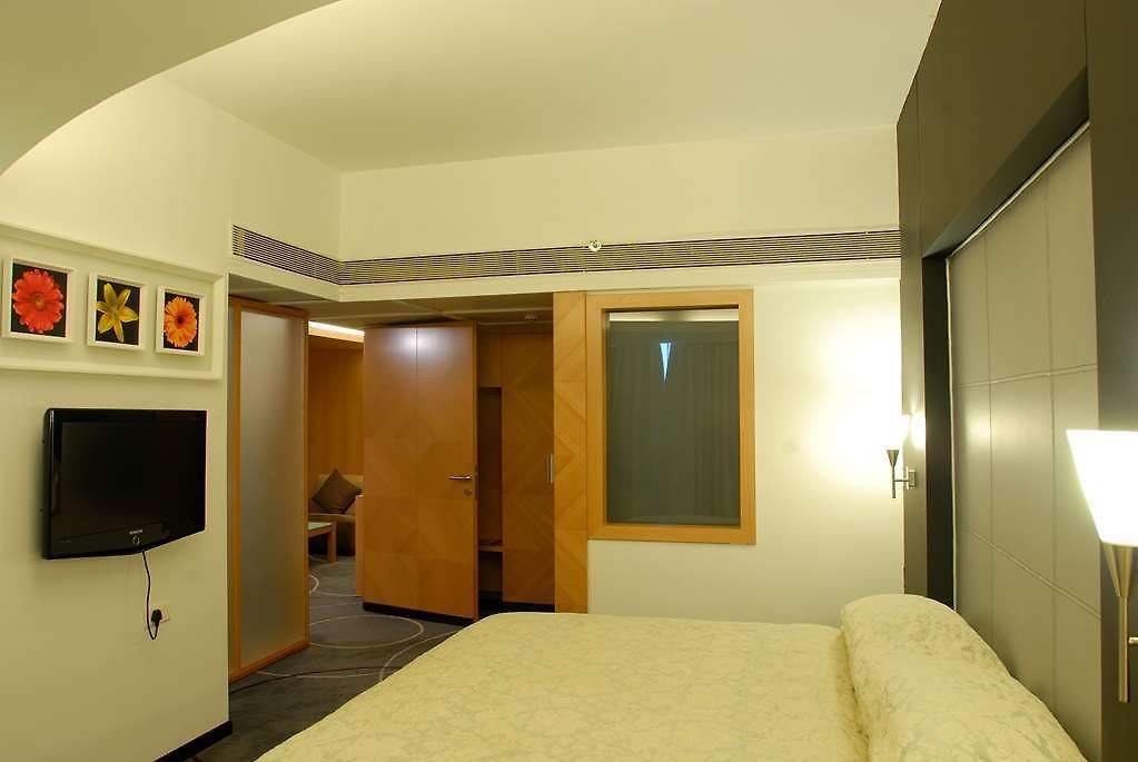 Peninsula Grand Hotel