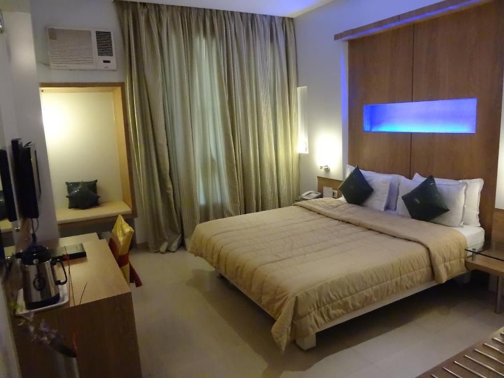 Vihang's 3* Mumbai