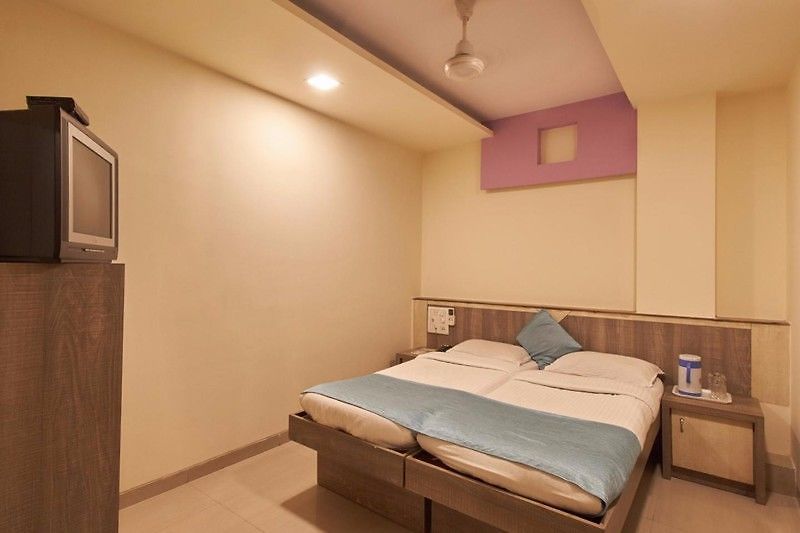 Hotel O By Oyo Ak Palace Near Chhatrapati Shivaji International Airport