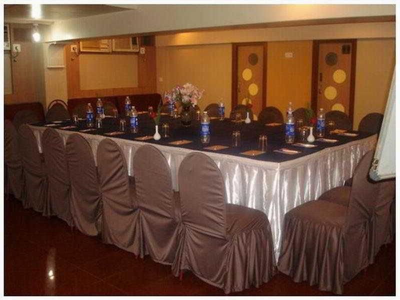 Treebo Trend Host Hotel 2*