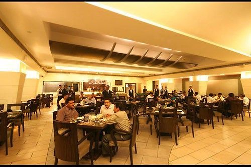 Dhiraj Hotel 3*