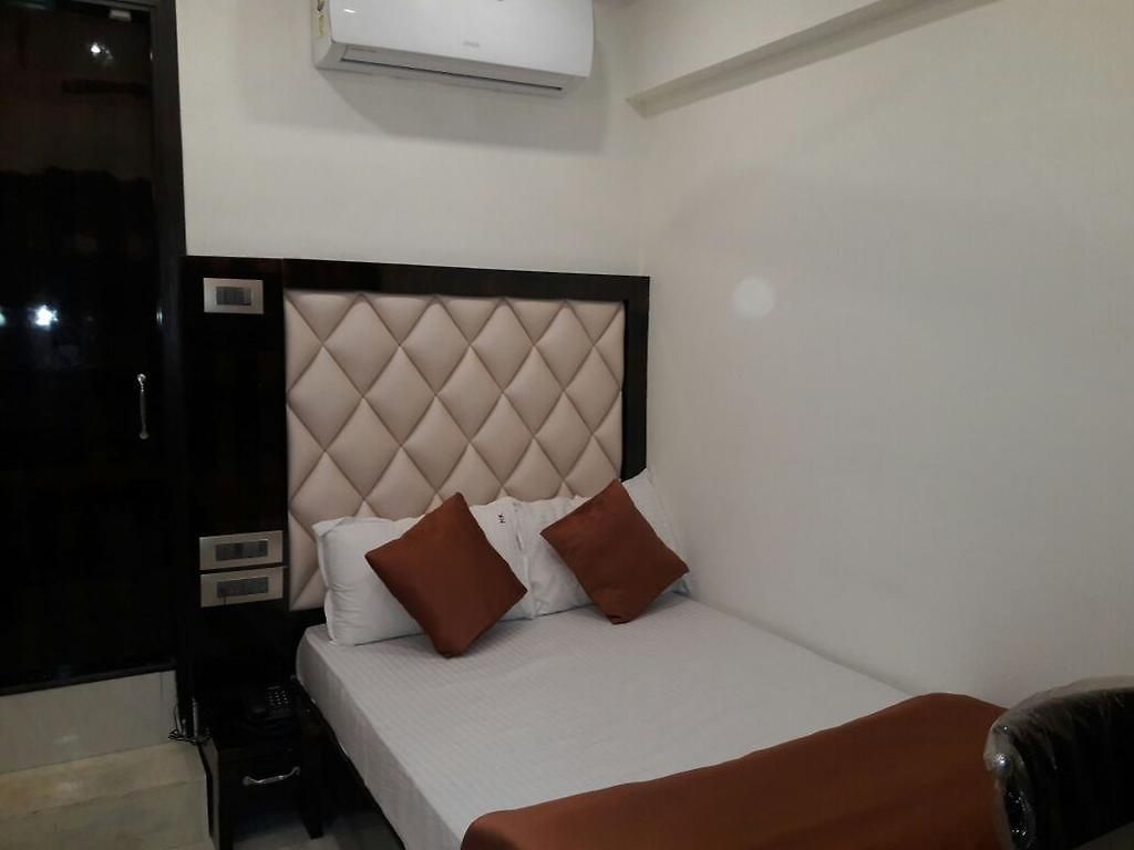Karishma 2* Mumbai