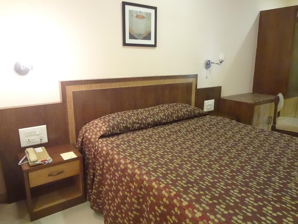 Juhu Plaza Hotel 3*