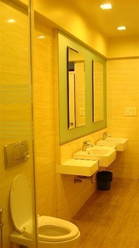 Bentley Marine Drive Hotel