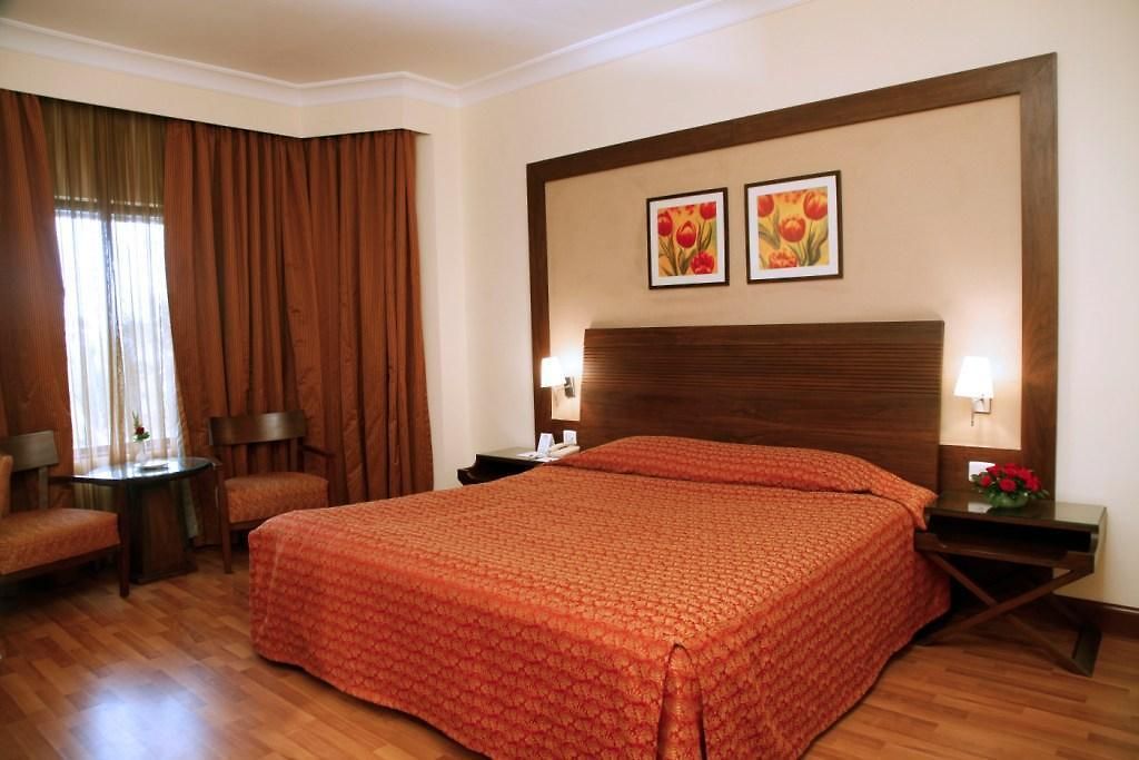 Hotel The Retreat & Convention Centre Mumbai