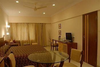 Hotel Juhu Plaza 3*
