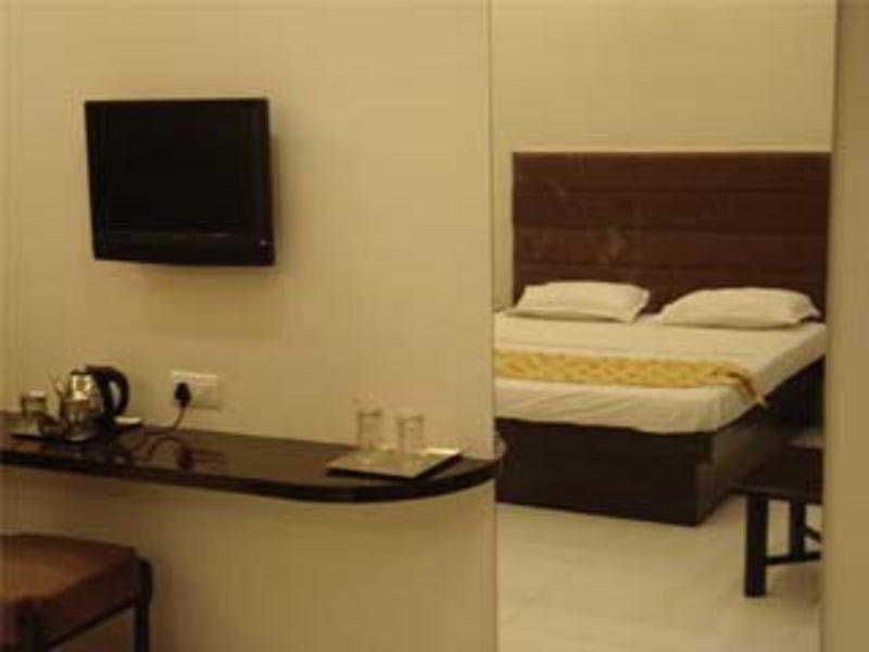 Airlink Hotel 3*