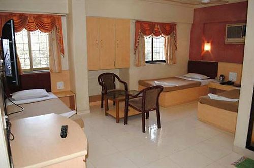 Hotel Treebo Cruz Royale Santacruz West 3*