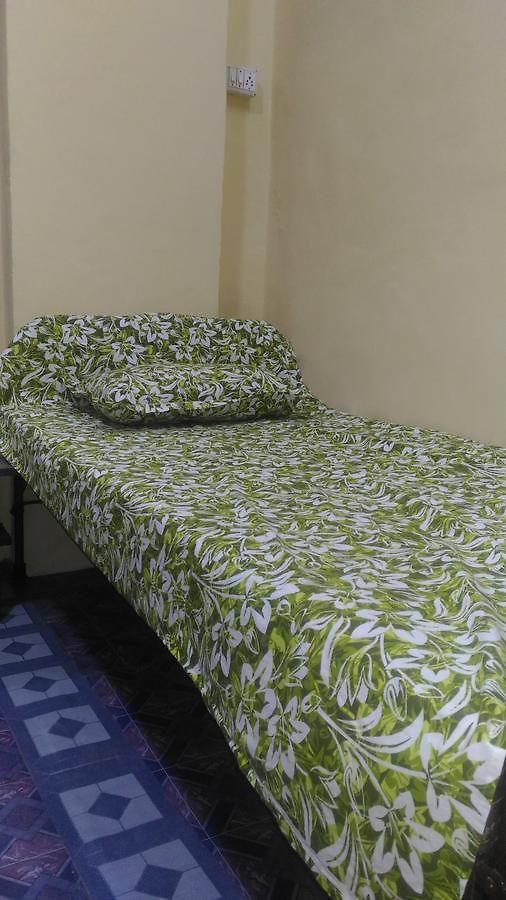 Furnished Near Bkc, Airport & Santacruz Guest house Mumbai