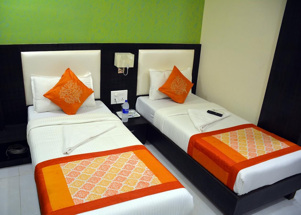 Avenue Hotel