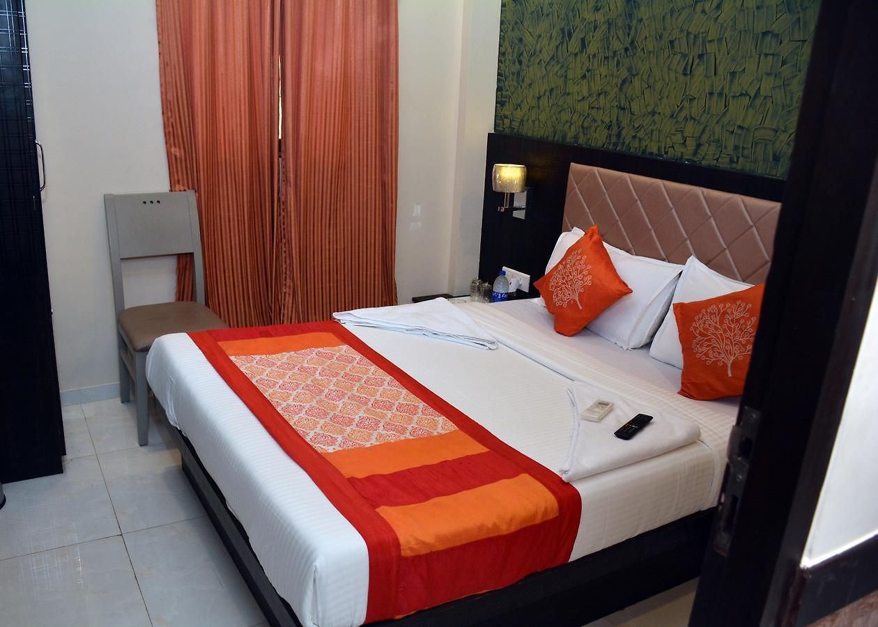 Avenue Hotel