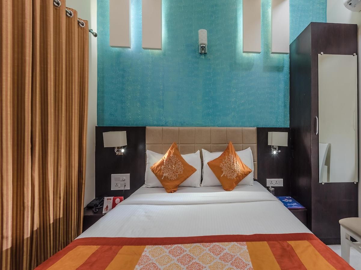 Avenue Hotel