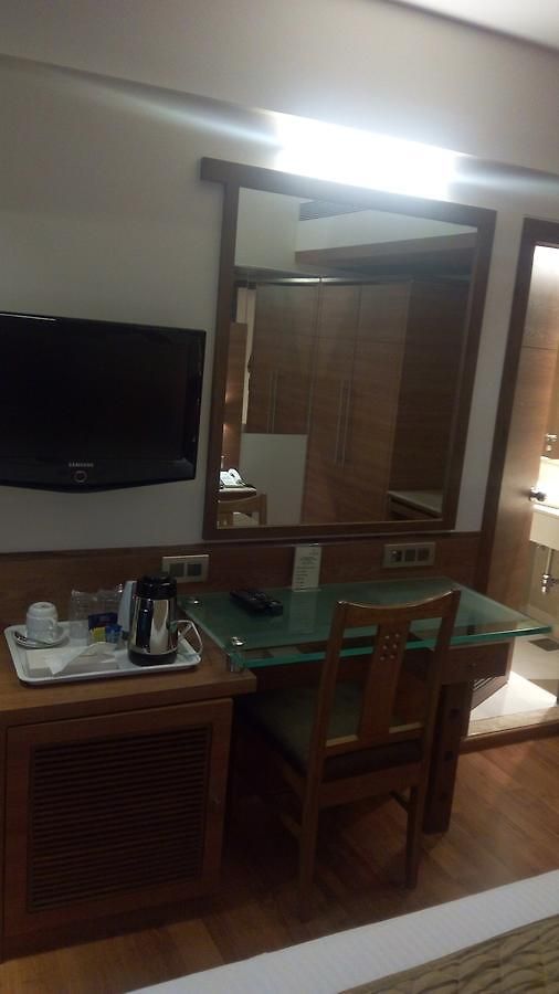 The Royal Orchid Hotel, Chembur 3*
