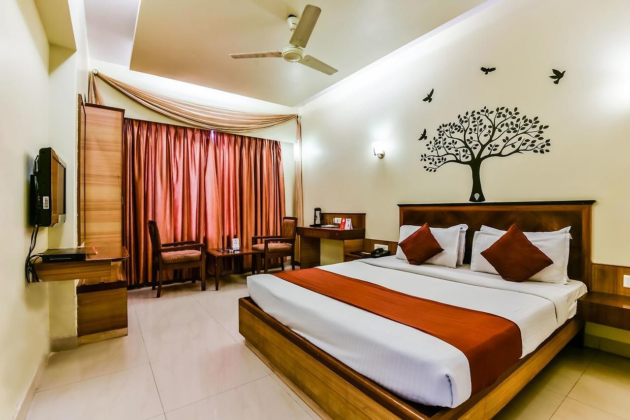 Dhiraj Hotel 3*