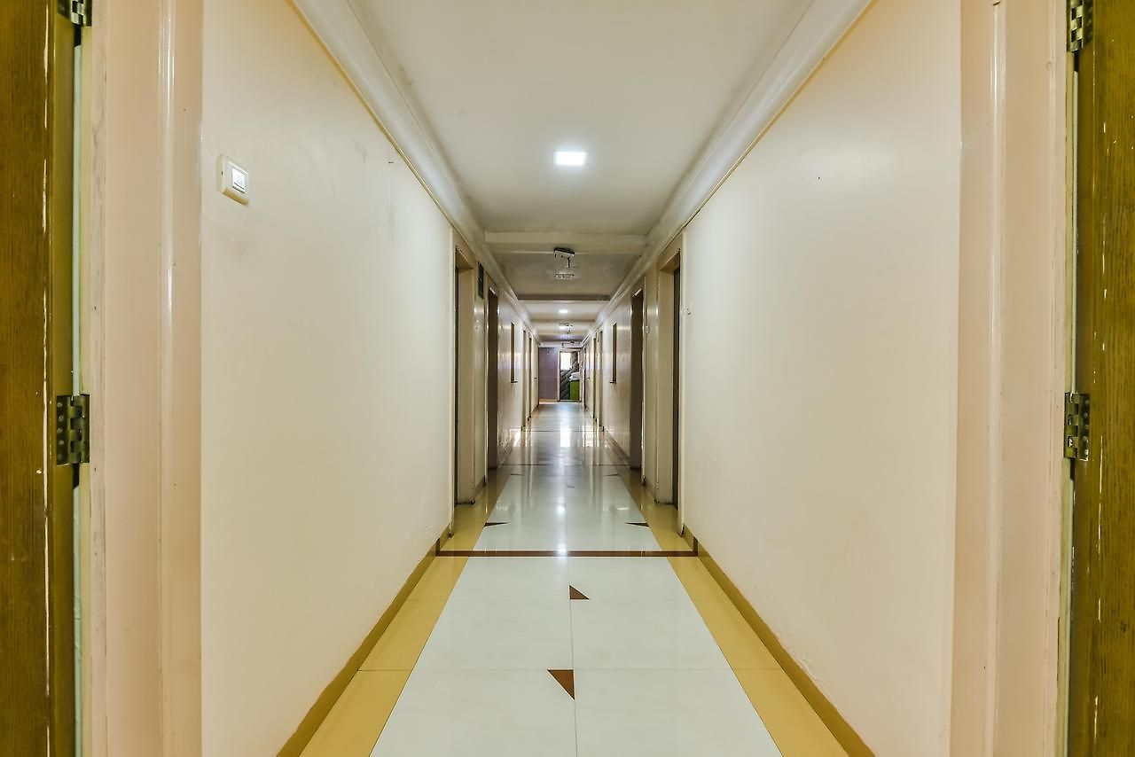 Dhiraj Hotel 3*