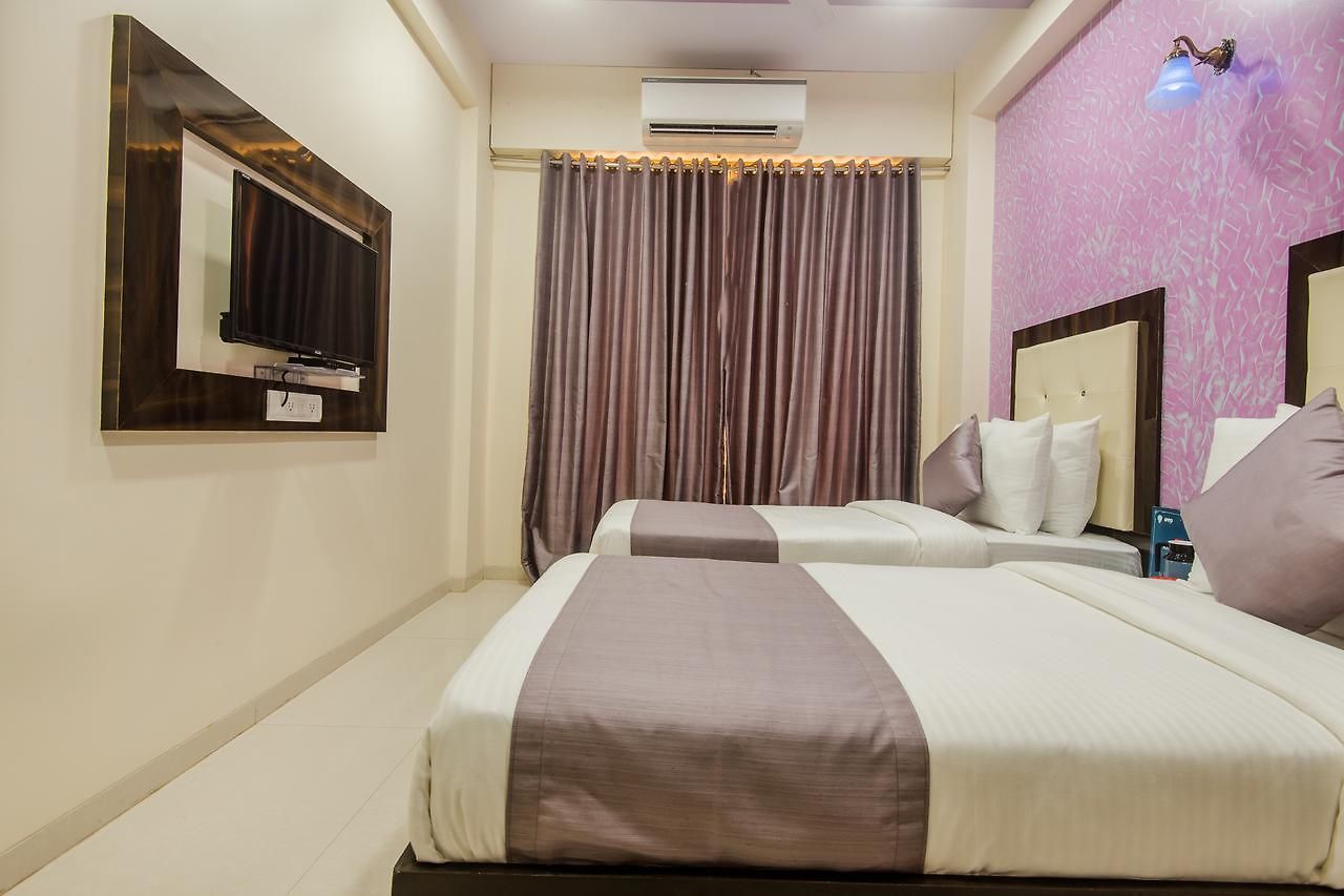 Oyo 9326 Om Sai Residency Mumbai