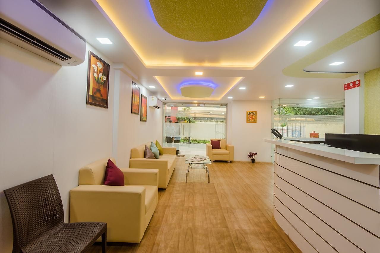 Oyo 9326 Om Sai Residency Hotel 3*