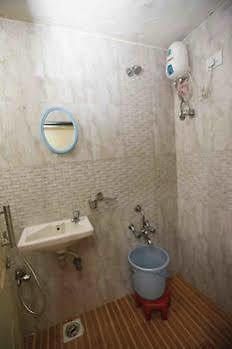 Hotel New India 2*