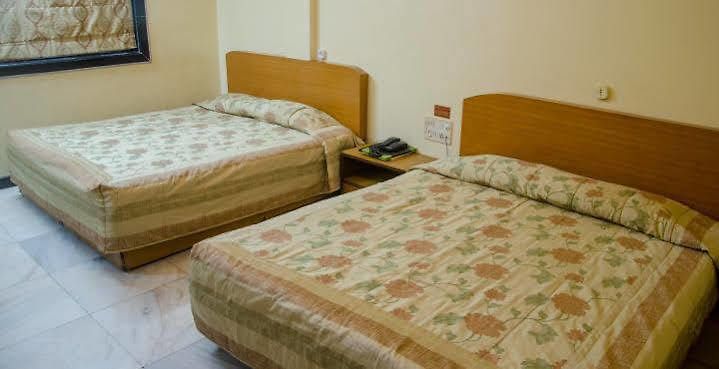 Highway Andheri East Hotel 3*