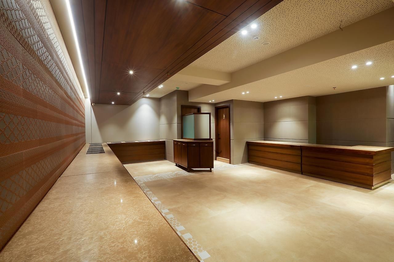 The Grandeur Boutique