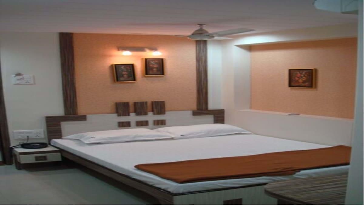 Maangta 219 @ Goregaon Hotel 2*