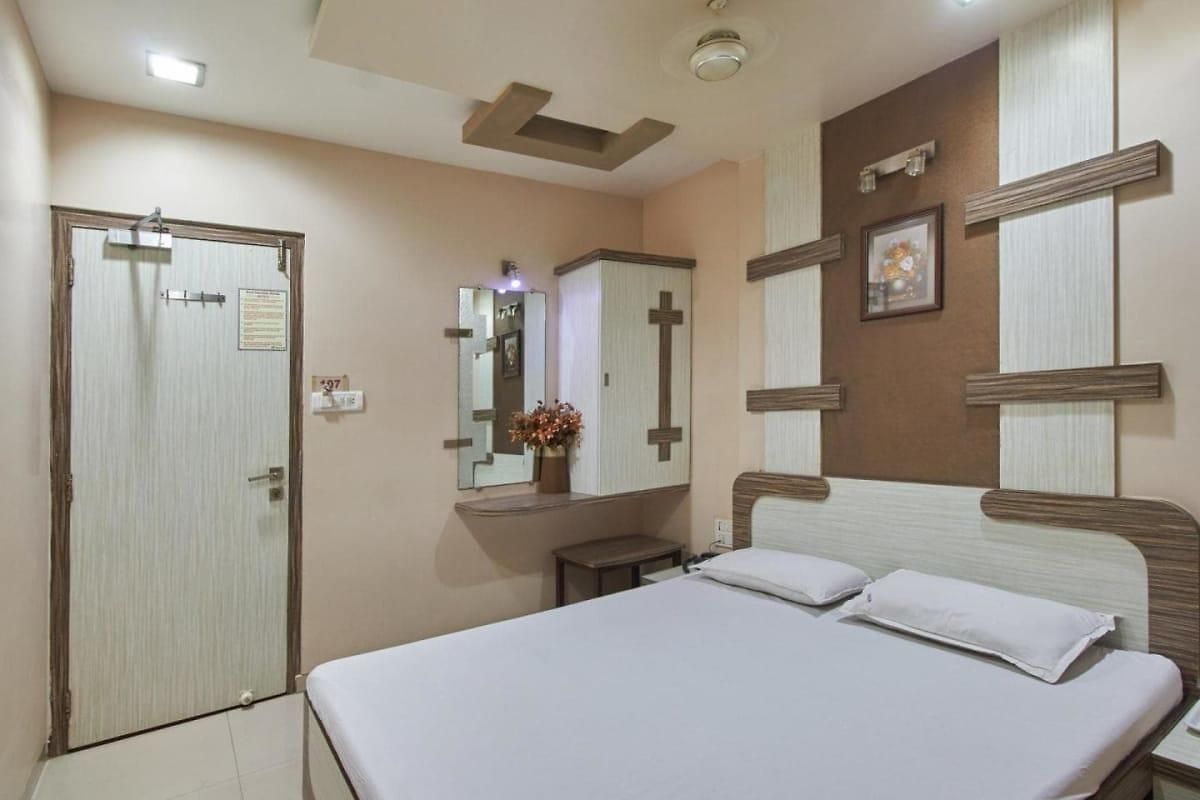 Maangta 219 @ Goregaon 2*