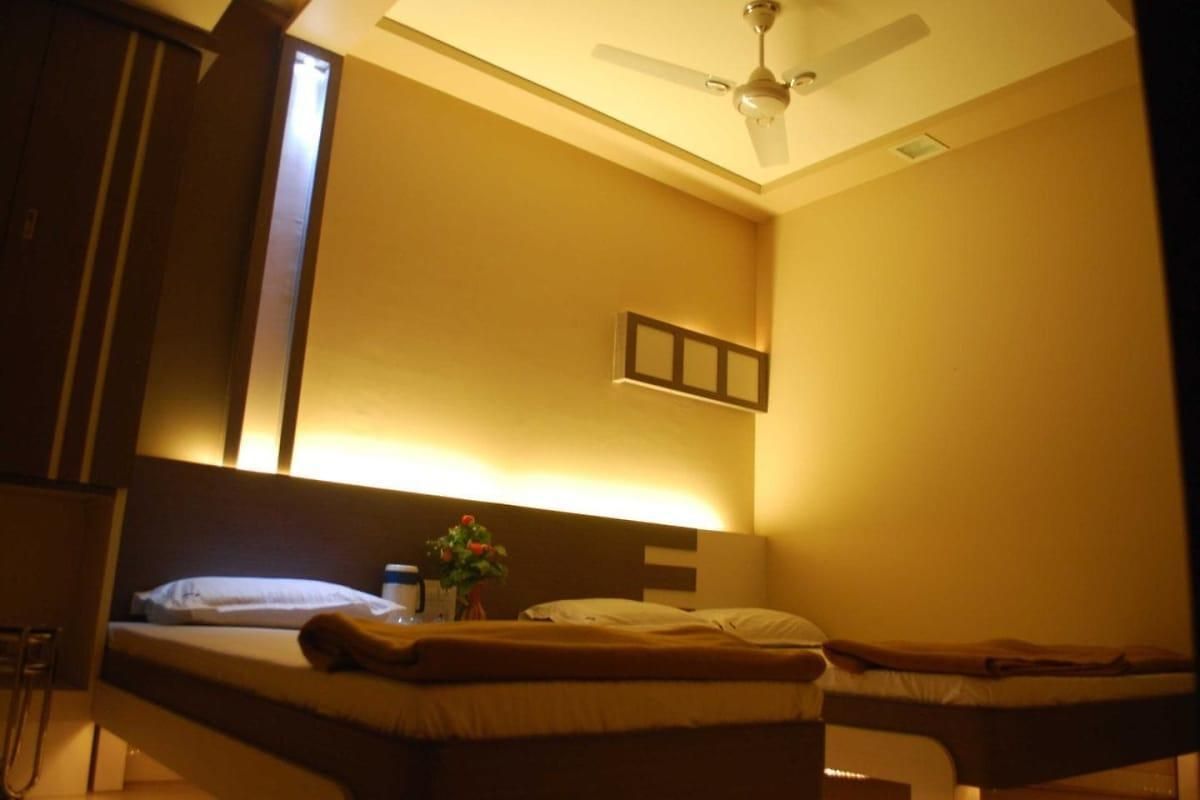 Maangta 219 @ Goregaon Hotel 2*