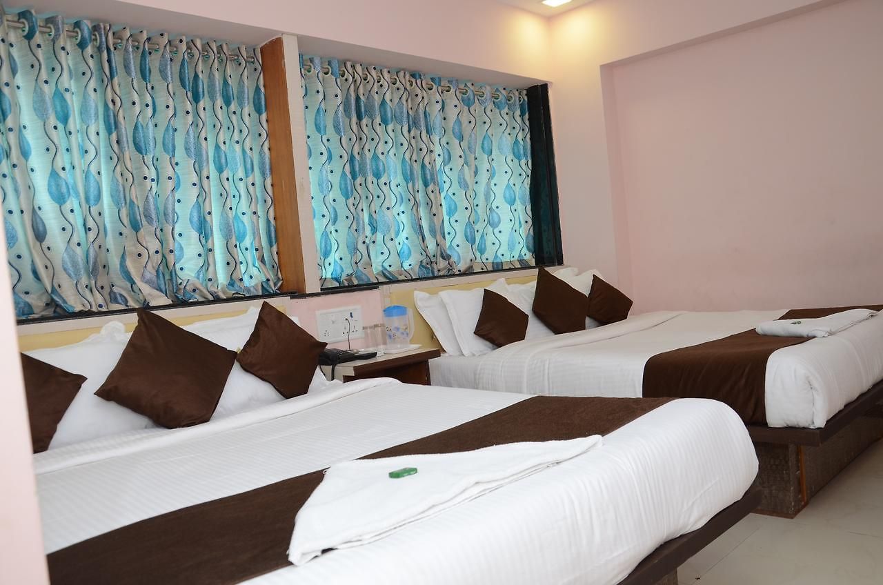 Hotel Sai Leela Grand 3*