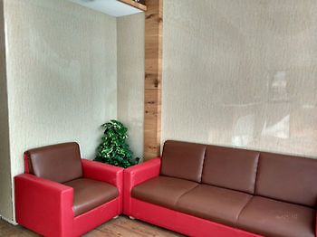 Grandeur-near International Airport