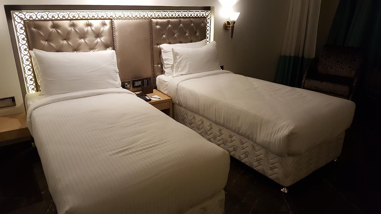 Peninsula Redpine 3* Mumbai