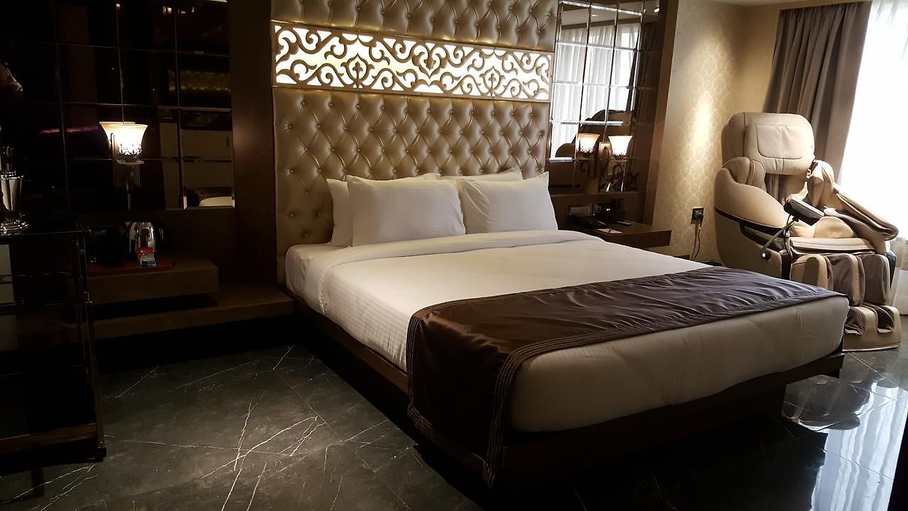 Peninsula Redpine Hotel