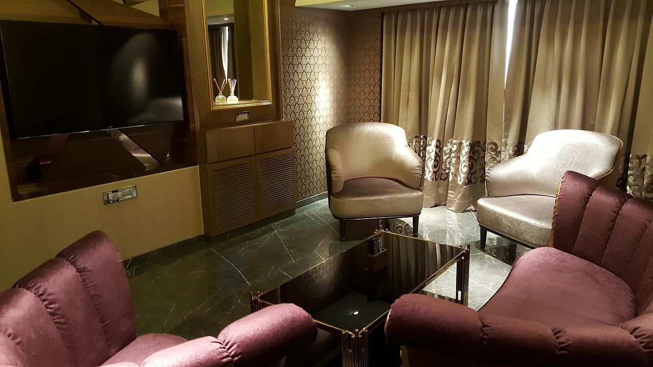 Peninsula Redpine Hotel 3*