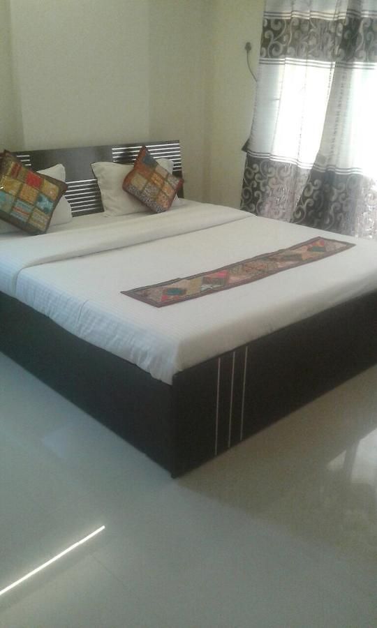 Bed & Breakfast Poonam Hieghts *