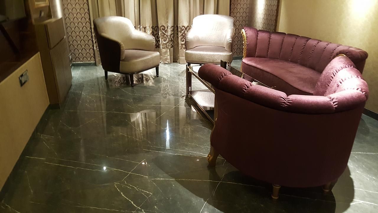Peninsula Redpine Mumbai