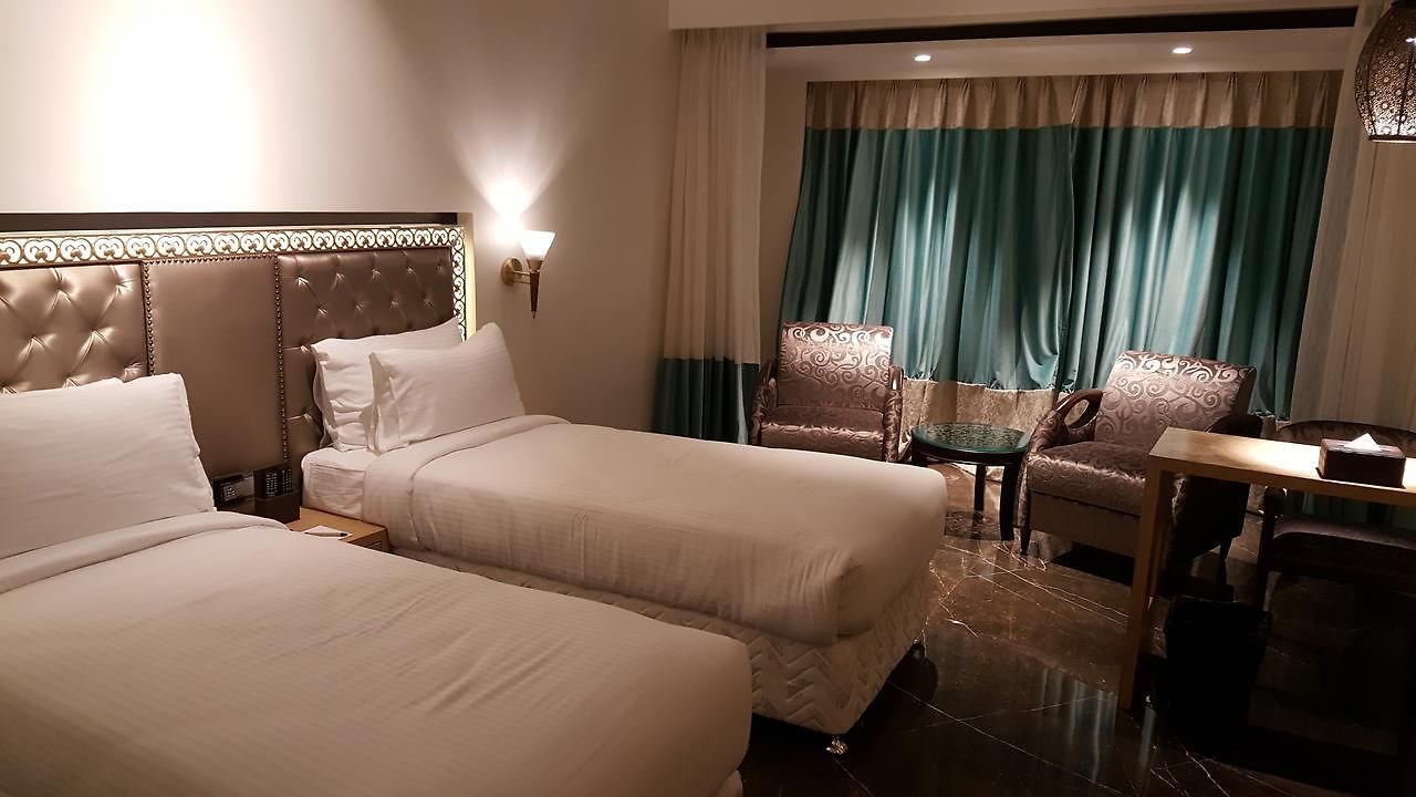 Peninsula Redpine Hotel