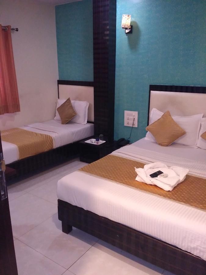 Avenue Hotel