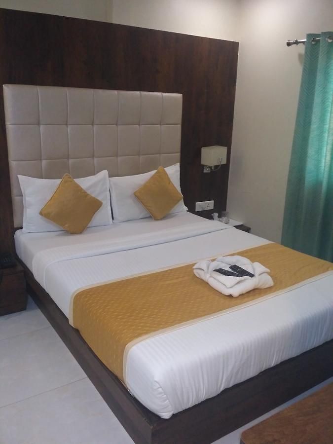 Avenue Hotel