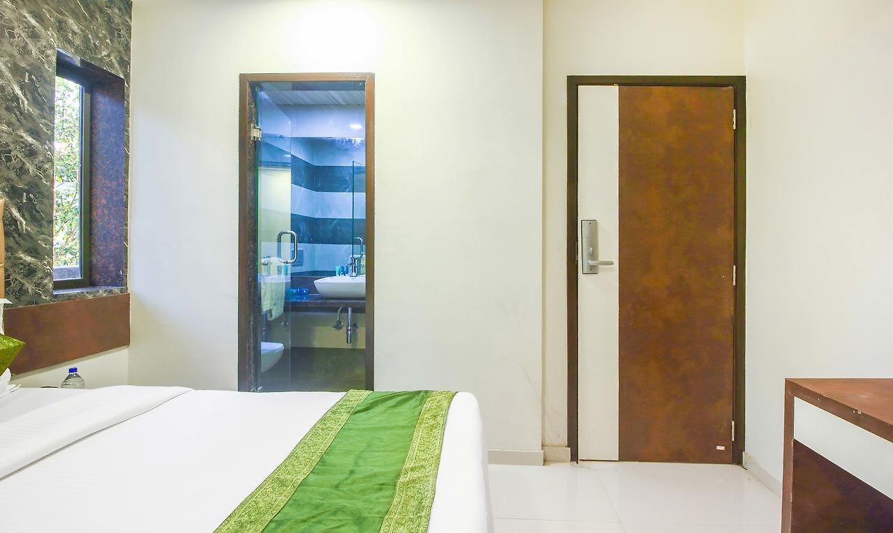 Treebo Blue Moon Powai 3*