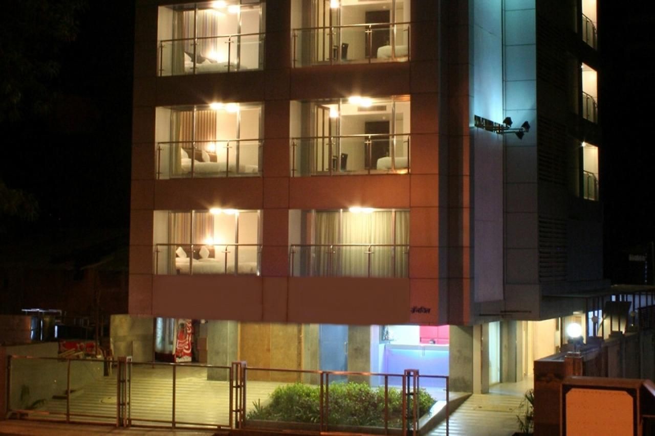 1 Bedroom Boutique In Borivali West, Guest house