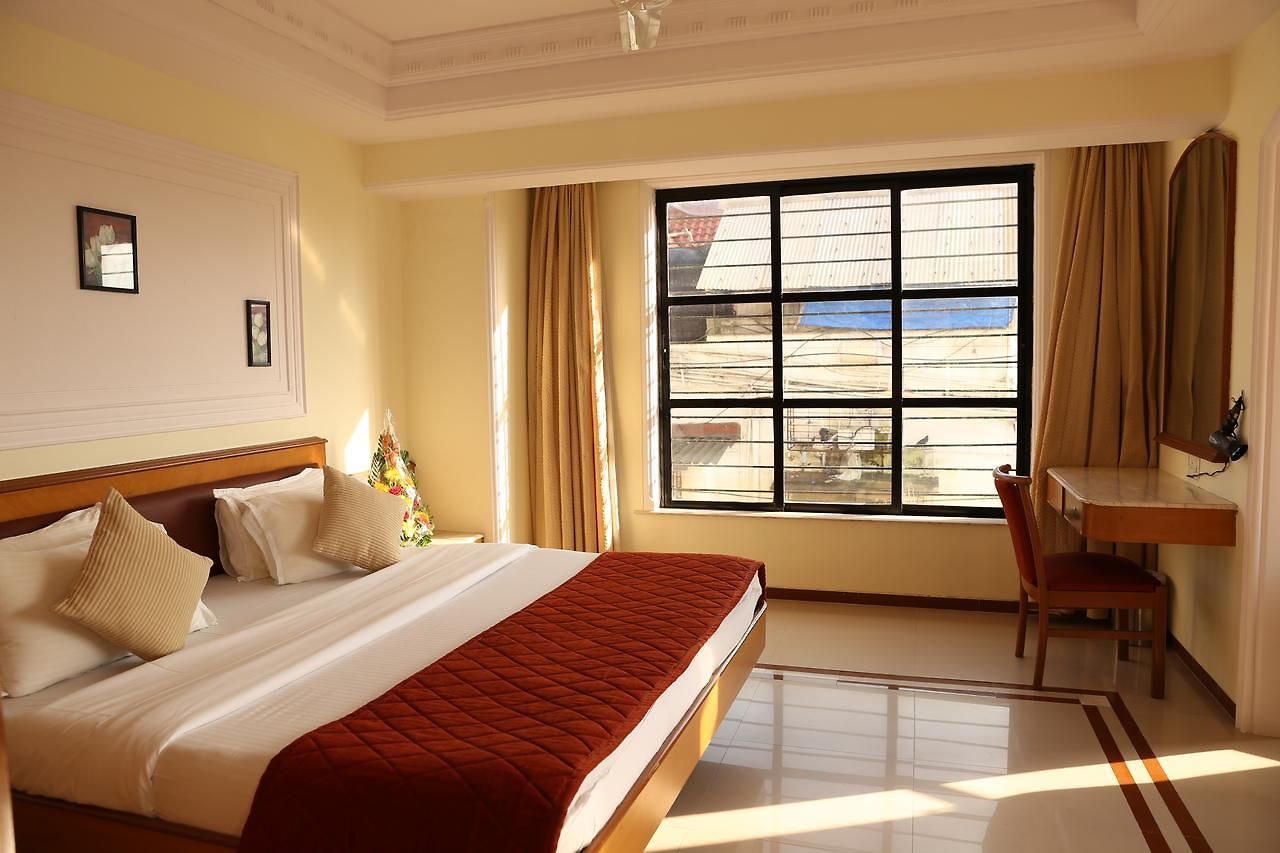 Godwin - Colaba 3*