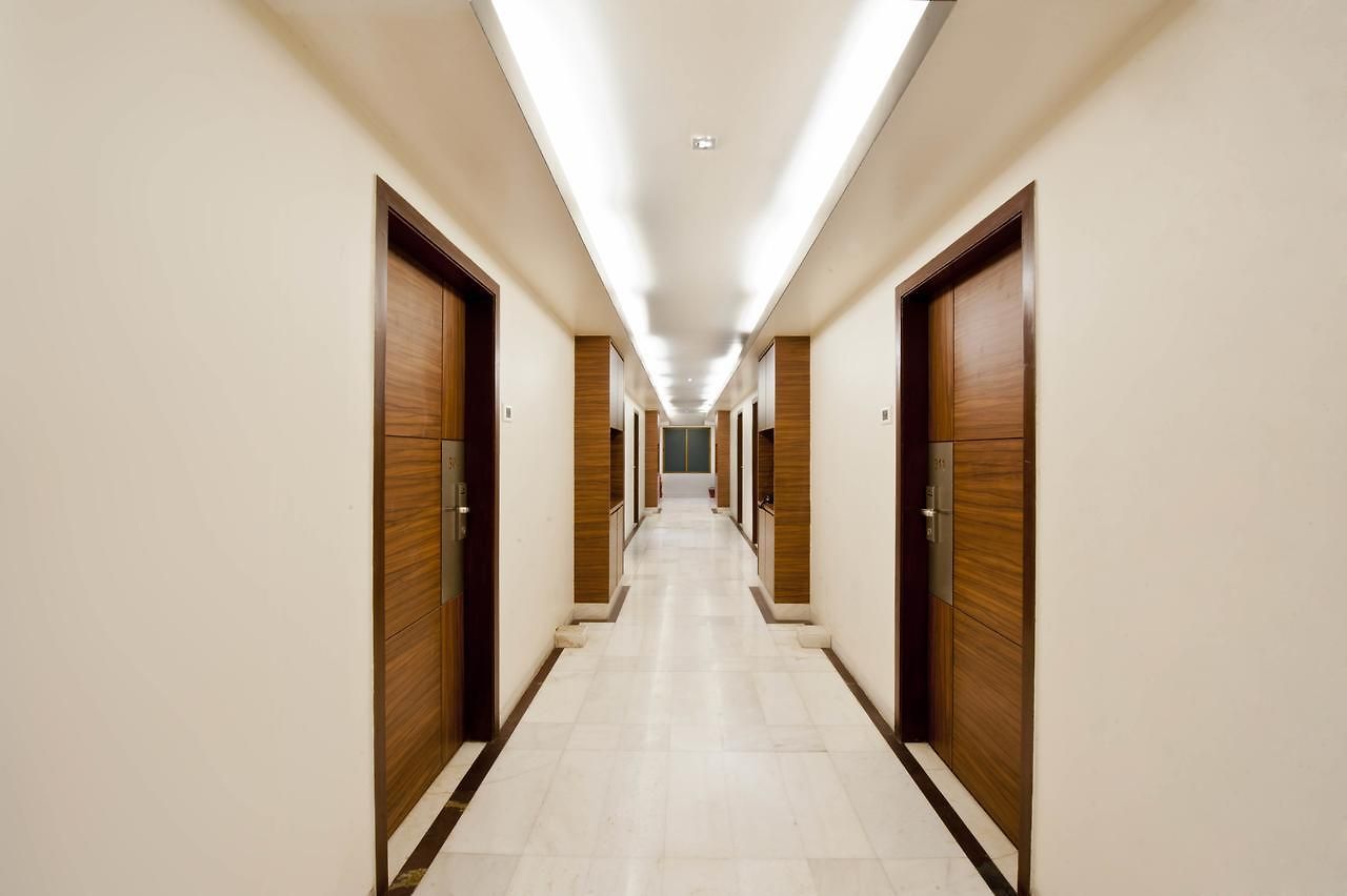 Rajhans Hotel