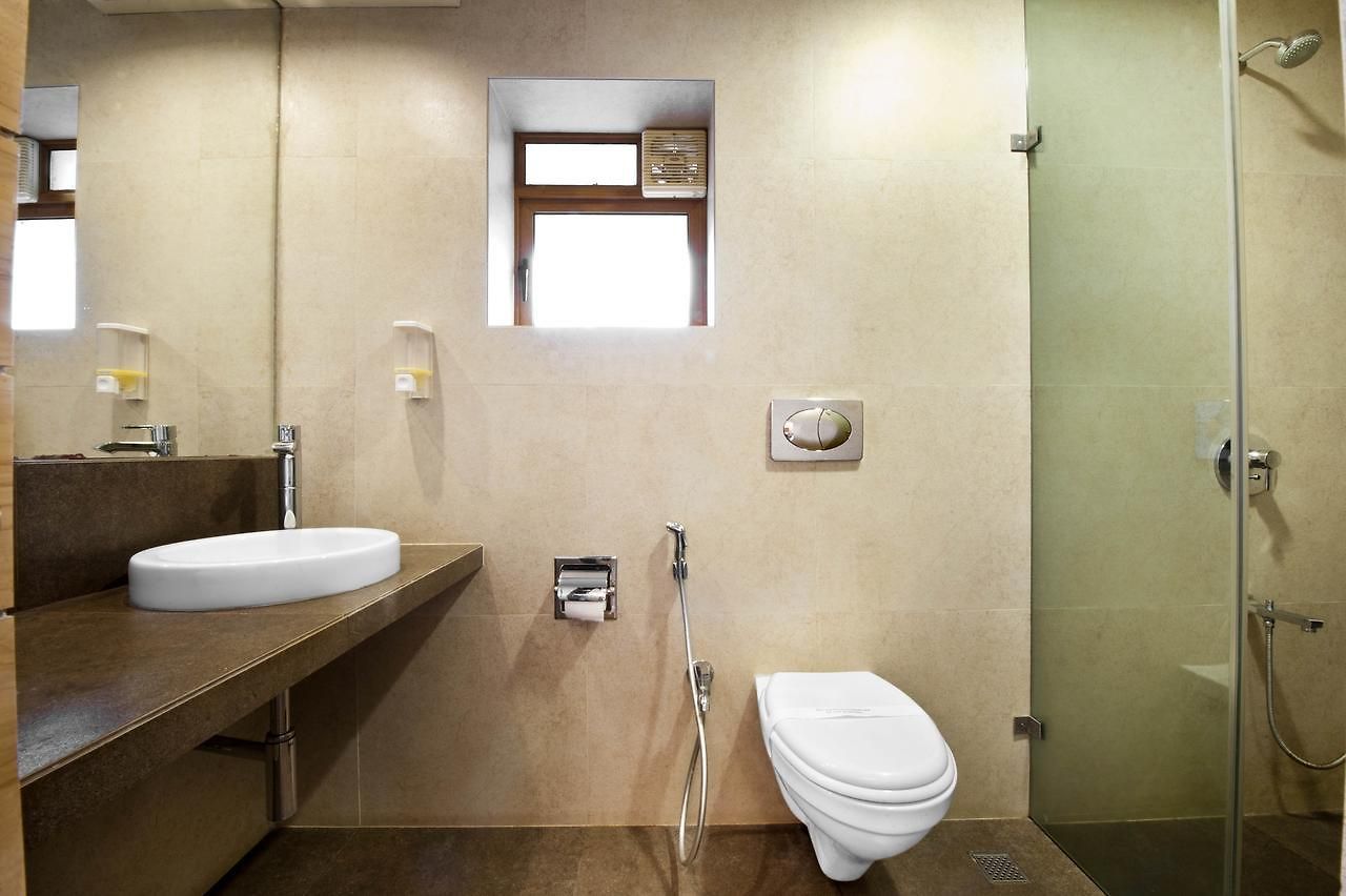Rajhans Hotel