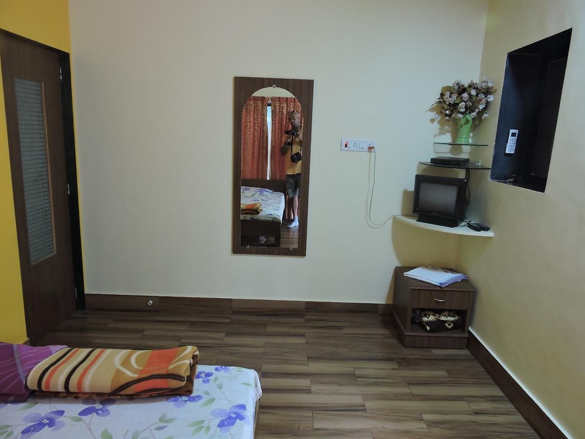 Hotel Born 4 Tours# Kaveris Nest *