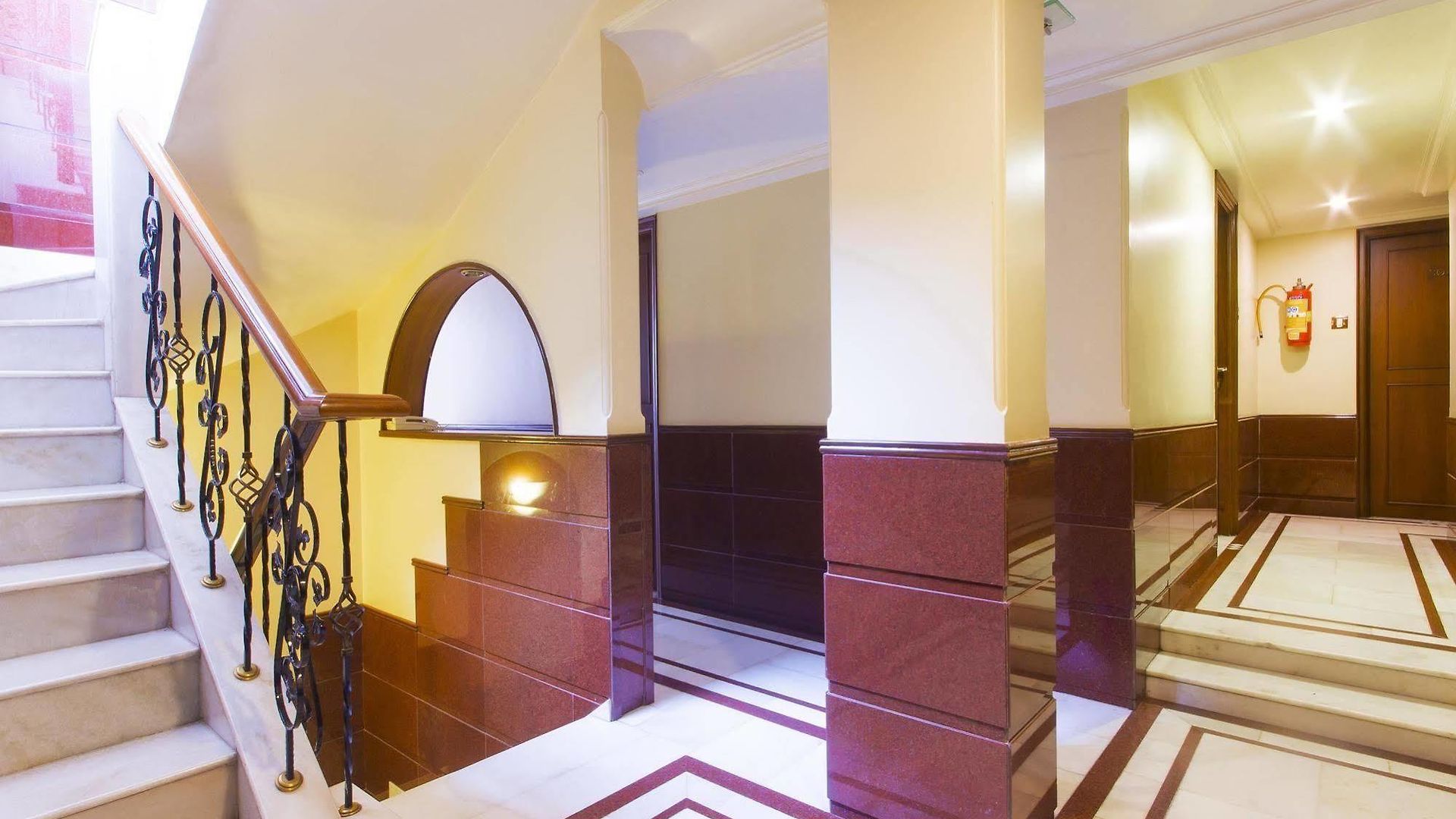 Hotel Ashray International, Sion - Near Bkc 2*