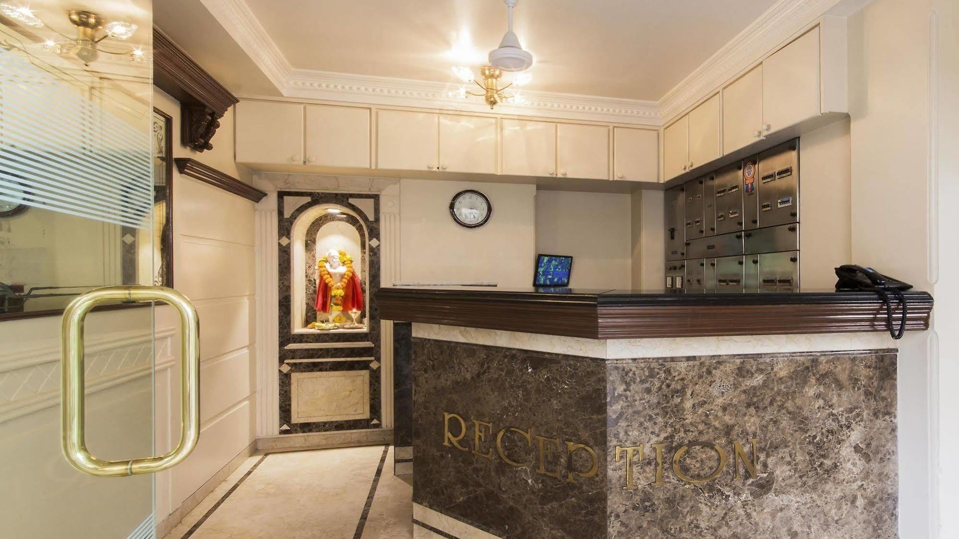 Hotel Ashray International, Sion - Near Bkc