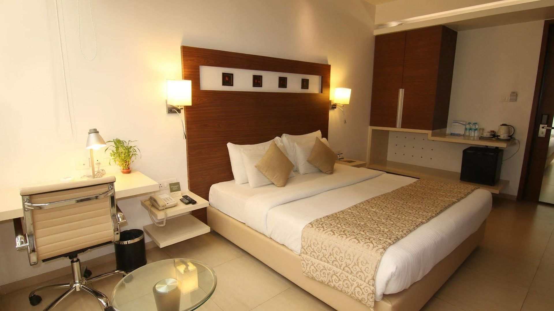 Suncity Premiere, Near To Airport Hotel
