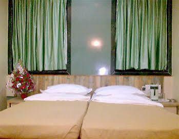 Fabhotel Galaxy Hotel