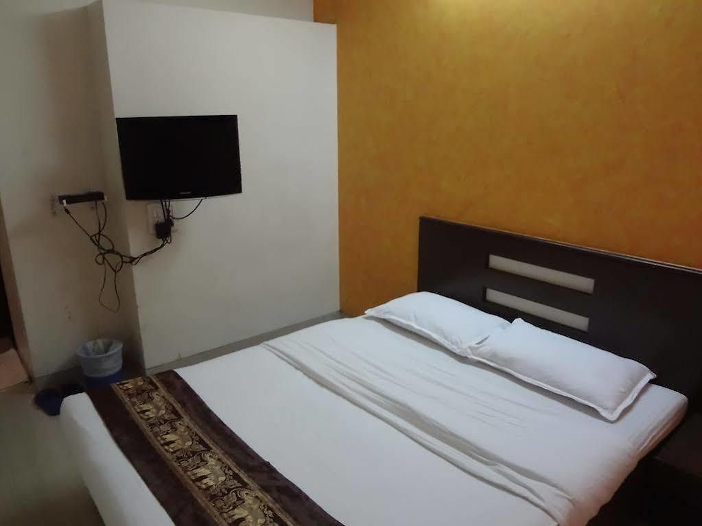 Hotel Jayshree Domestic Airport Mumbai