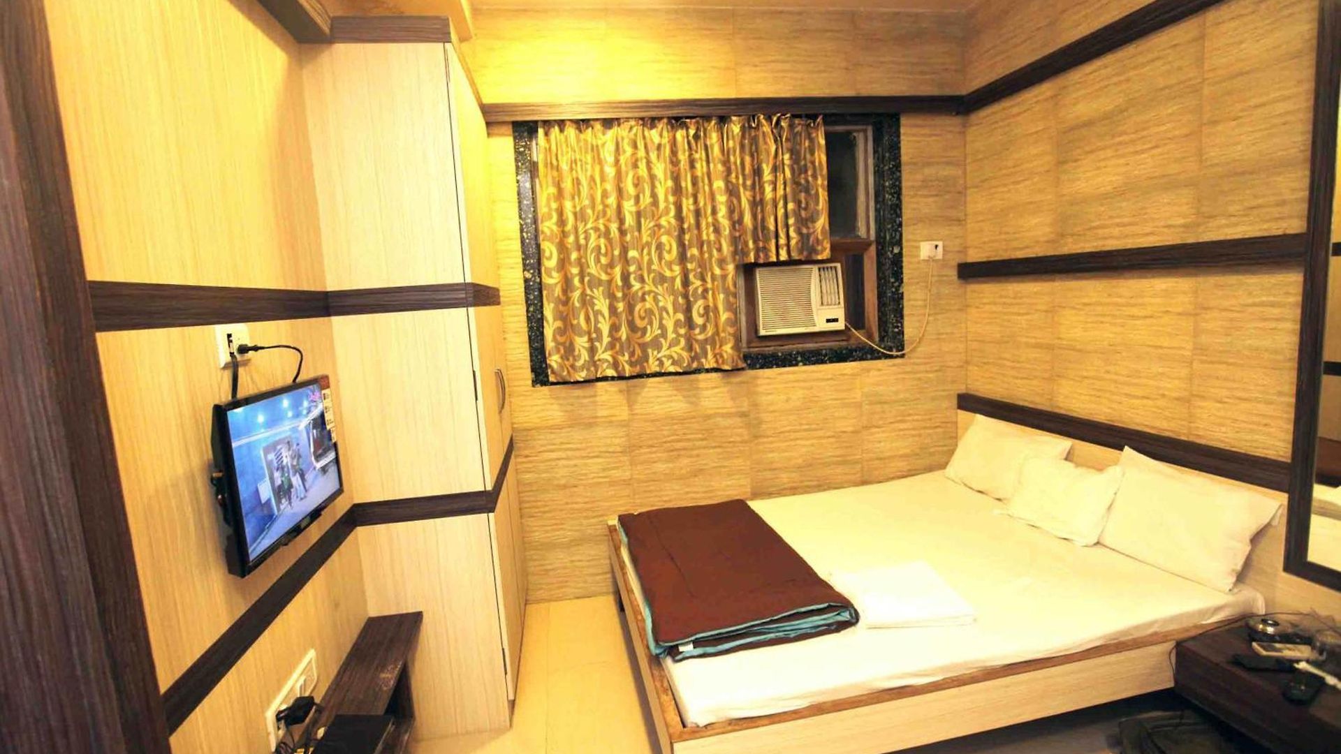 Hotel Al Moazin Mumbai
