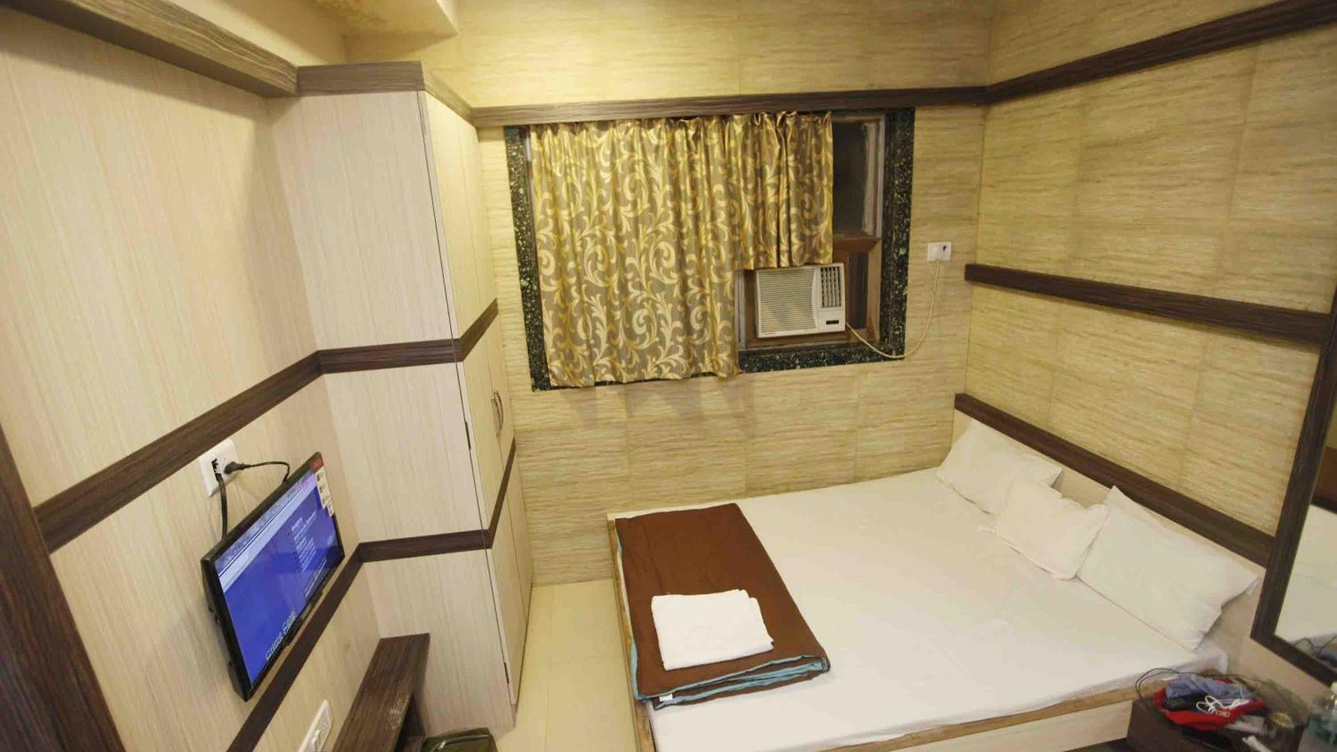 Al Moazin 2* Mumbai